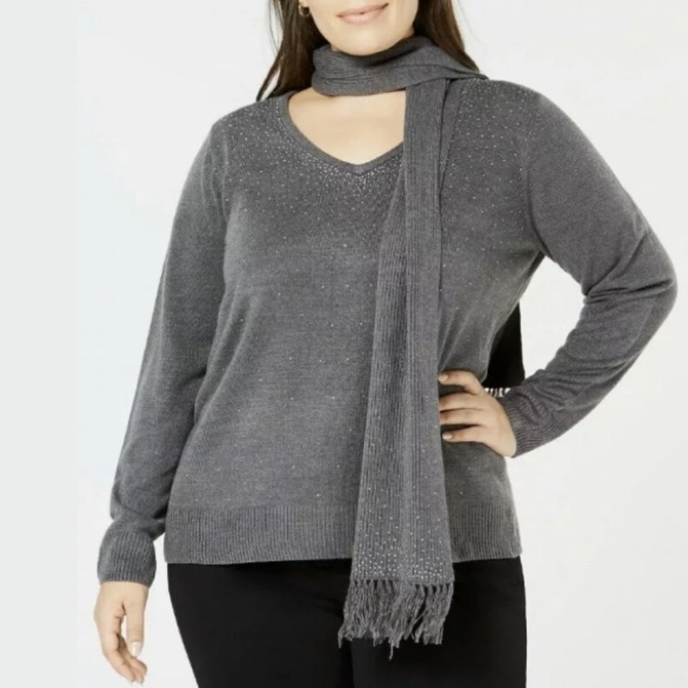 💕 NWT Gray Rhinestone Embellished Sweater Scarf Set